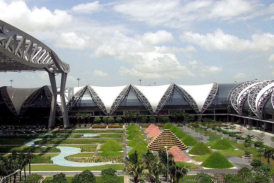  аэропорт Suvarnabhumi с прозрачной крышой